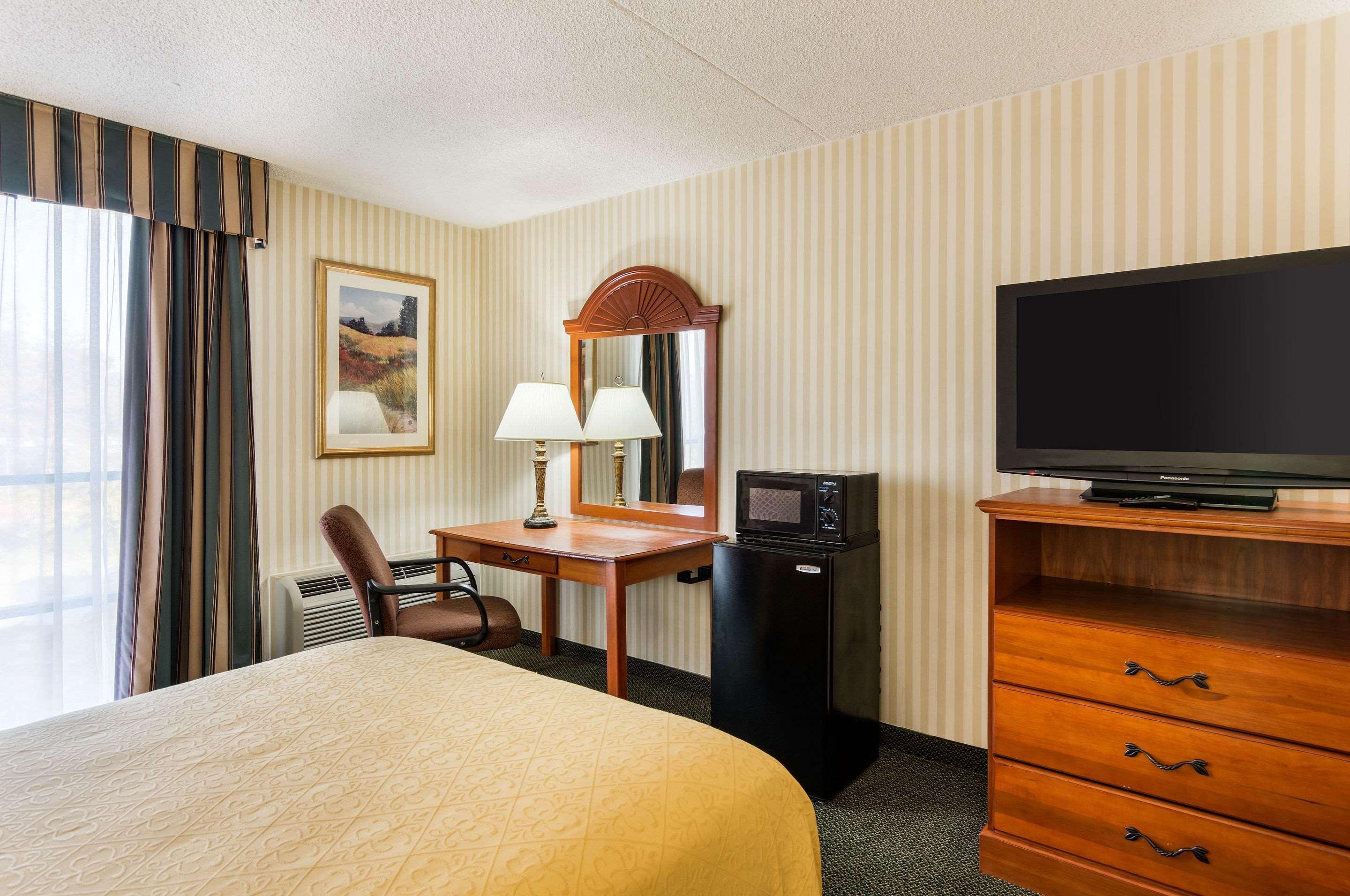 Quality Inn Near Joint Base Andrews-Washington Area Camp Springs Exterior photo